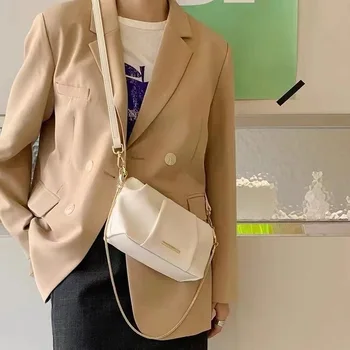 2023 Новая модная сумка Женская сумка на цепочке подмышками Высококачественная маленькая квадратная сумка Маленькая сумка через плечо в стиле ретро